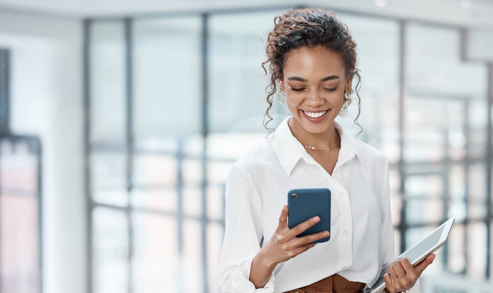 Business woman holding phone and tablet